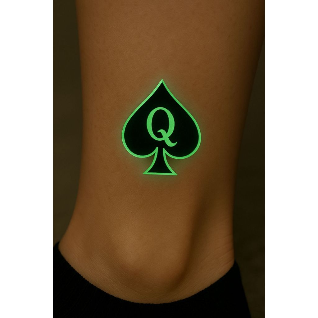 Tatuagem dama de Espada  com 5 unidades , no claro a cor normal no escuro ela brilha.