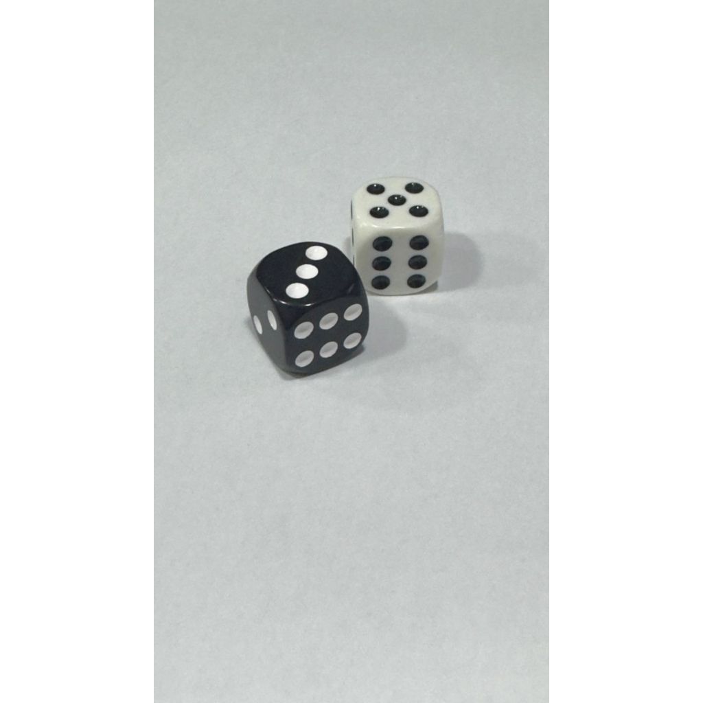 Dados preto e branco  para jogos 16mm com 2 unidades